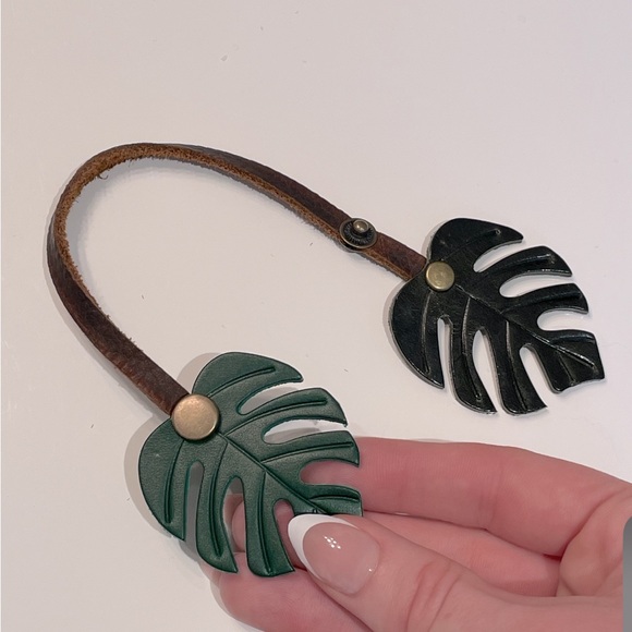 NEW, Monstera Leaf Bag Charm - Picture 5 of 6